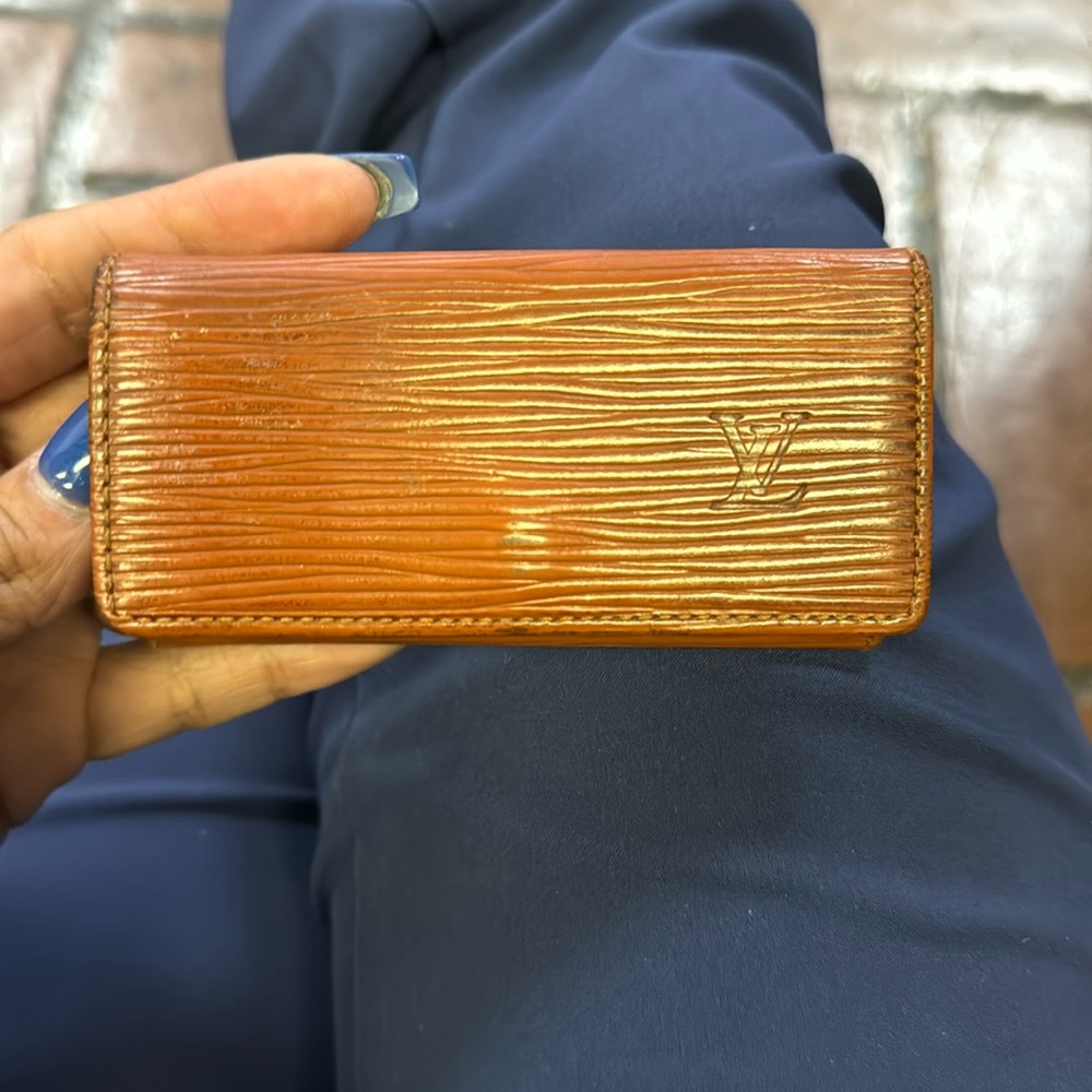 LV EPI COGNAC KEYHOLDER